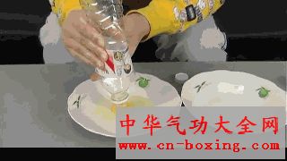 超简单！52秒分离5个蛋的蛋白蛋黄