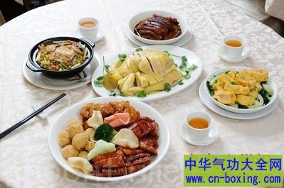 中西医告诉你 吃饭时间和吃什么一样重要