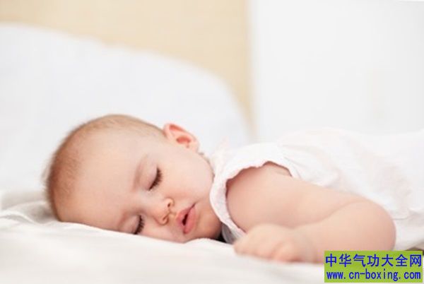 防婴儿猝死 医师建议勿趴睡