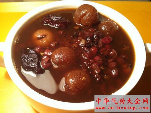 冬至喝桂圆红豆汤可缓解手脚冰冷