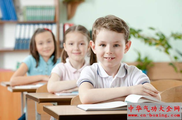 端正孩子姿态 让其成长过程病痛少