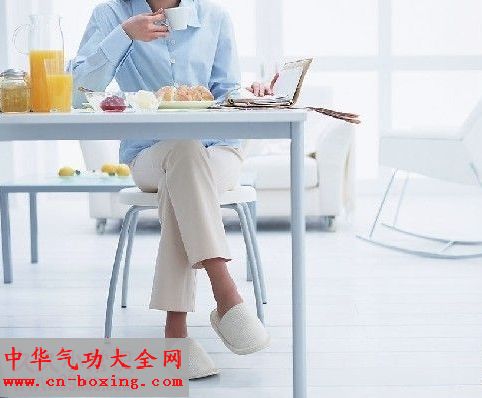 经常翘二郎腿 小心6种疾病上身