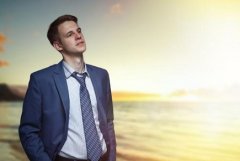男人大器晚成的面相什么样？