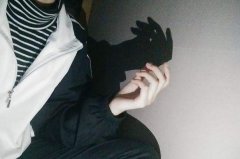 五指并拢会有缝隙是漏财的表现吗？