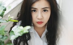 左眉上方额头处有痣好不好？头发里有痣寓意好
