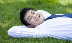 男人右手手背有痣的感情运势怎么样？