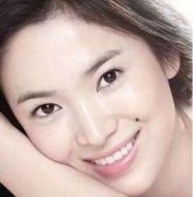 女生右脸有痣好吗？眉头有黑痣好吗？