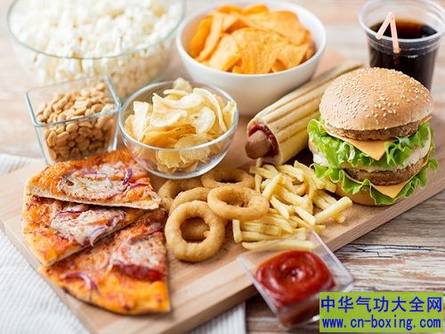 总靠吃美食抒压?当心越吃越烦躁