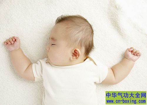 婴儿仰卧睡觉