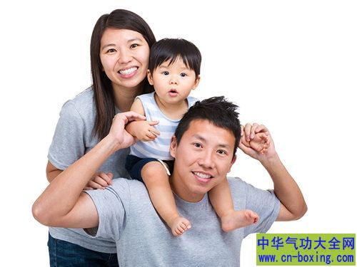 研究证实 爸爸照顾宝宝家庭更美满