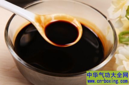 注意酱油加进菜肴的时间