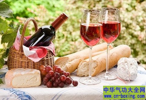 每天喝多少红酒可以养生?男女有别