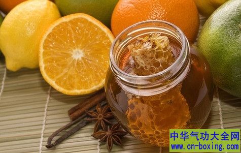 喝蜂蜜水会性早熟? 听听看专家怎么说