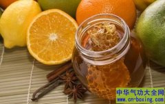 喝蜂蜜水会性早熟？ 听听看专家怎么说