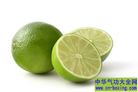 柠檬泡水的正确方法 柠檬泡水用热水还是冷水好