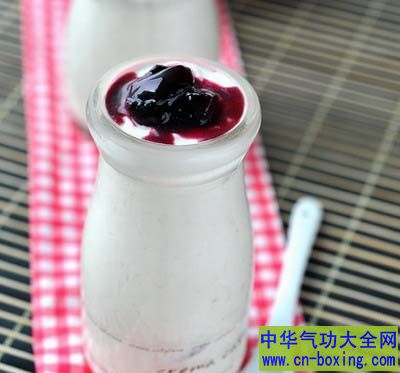 纯牛奶和酸牛奶的区别是啥? 哪种牛奶最补钙