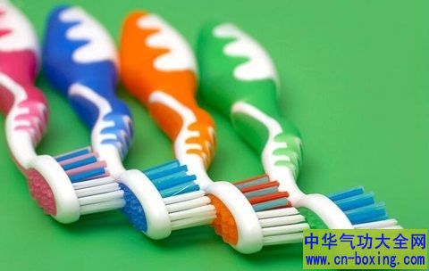 每天使用的牙刷是否合格?教你如何选择一把好牙刷