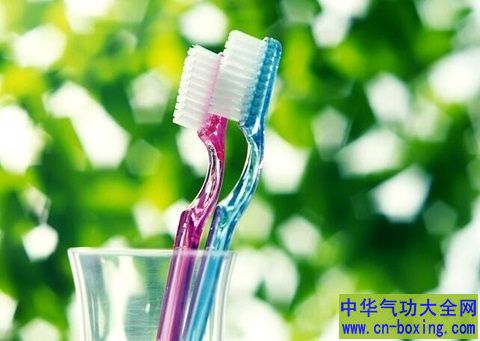 每天使用的牙刷是否合格?教你如何选择一把好牙刷