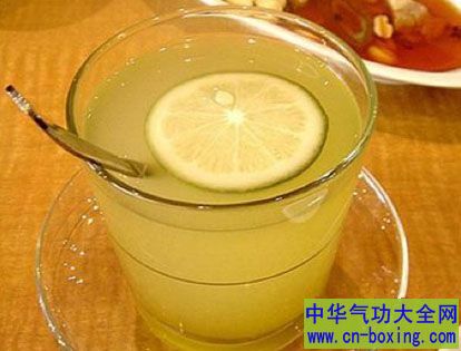 柠檬水的做法有哪些? 试试带皮泡水更有营养