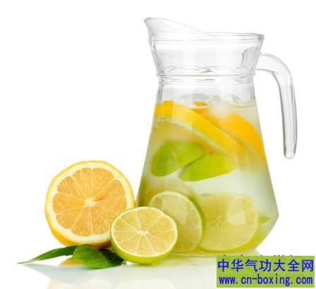柠檬水的做法有哪些? 试试带皮泡水更有营养