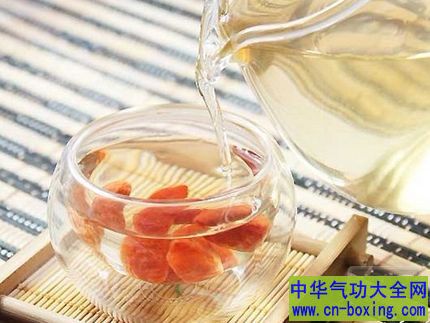 枸杞子泡水喝的功效与禁忌