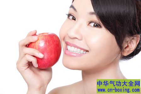 减缓肌肤老化 保养、防晒一样重要