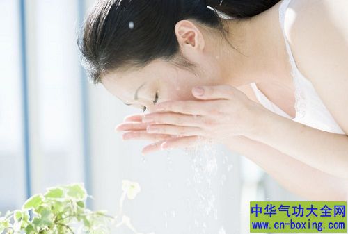 早上不洗脸皮肤更白嫩? 早晨洗脸有啥禁忌