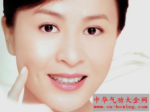 根据年龄的增长调整妆扮