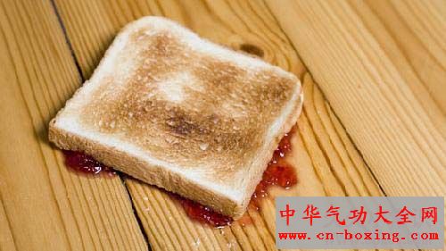 食物掉到地上,赶快捡起来就不脏?